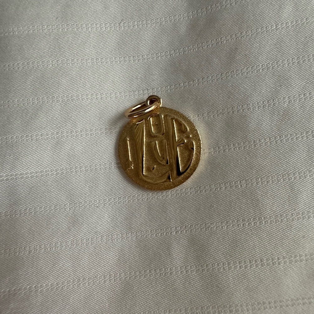 Jane Win petite Love coin